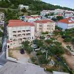 With Parking Space Nemira, - 15727 Lejlighed