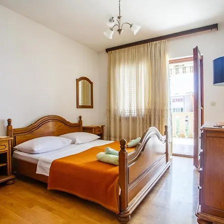 Appartamento With Parking Space Nemira, - 15727 Omiš